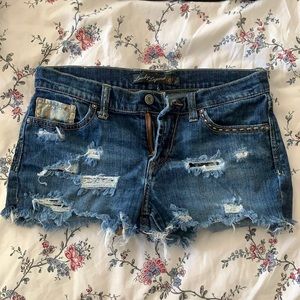 Women’s 27 Lucky Brand low rise shorts w/ details